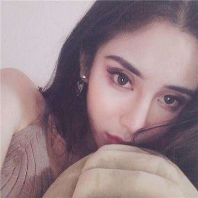王子文六一带小孩海边游玩 去年曾被曝隐婚生子
